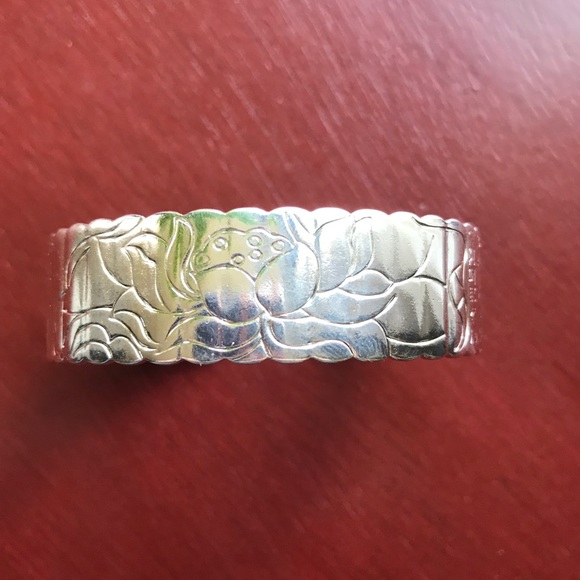 Unisex Lotus carved silver bracelet - Picture 6 of 7